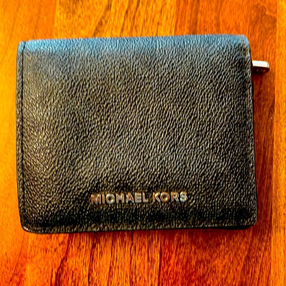 Michael Kors womens wallet black NEW 4 x 4 inches. - Picture 1 of 8
